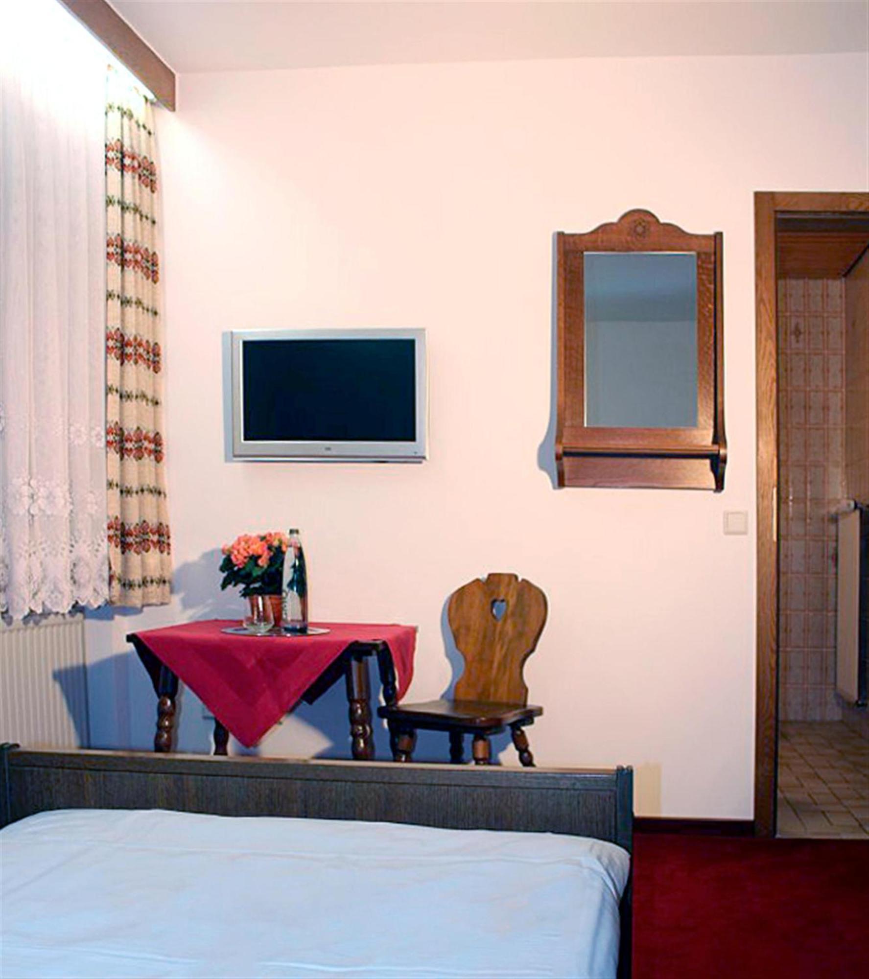 Hotel Restaurant Margaretenhof Überherrn Стая снимка