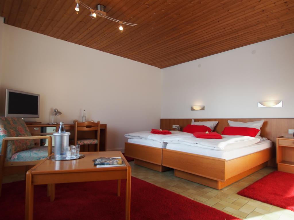 Hotel Restaurant Margaretenhof Überherrn Екстериор снимка
