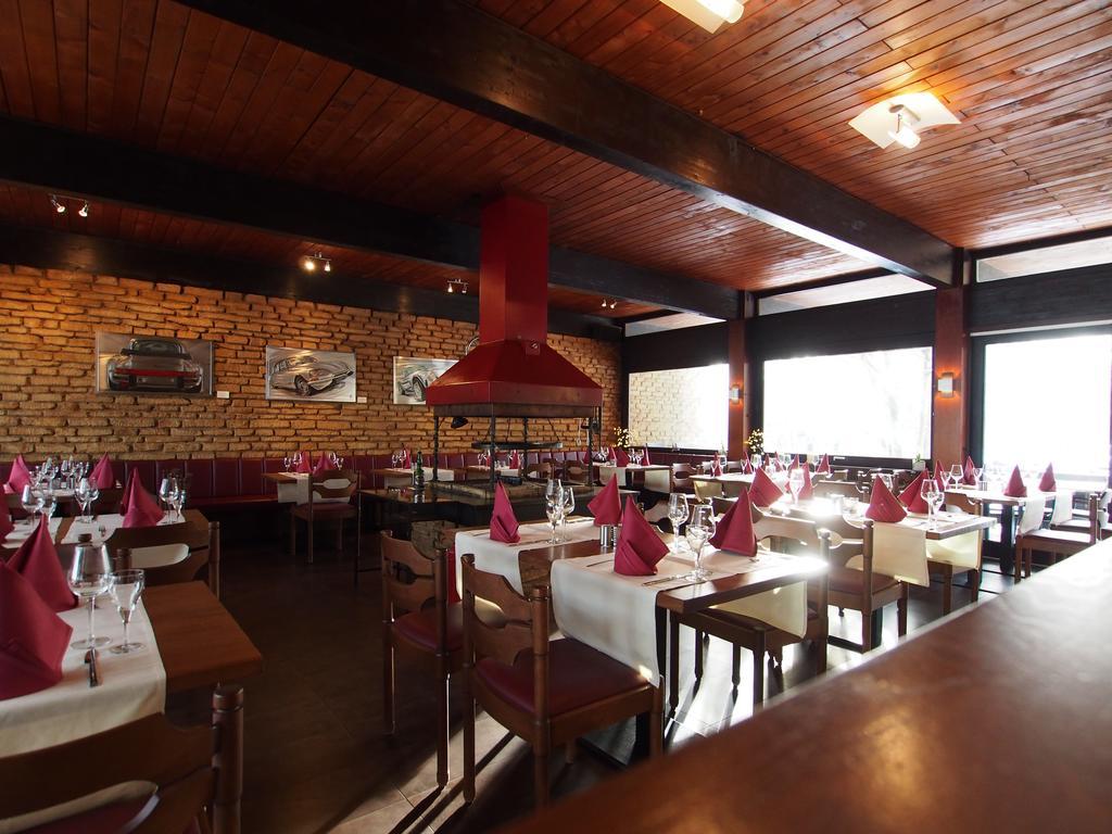 Hotel Restaurant Margaretenhof Überherrn Екстериор снимка